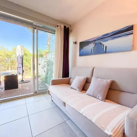 Апартаменты Coquet T2 A En Rez-de-jardin Санари-сюр-Мер